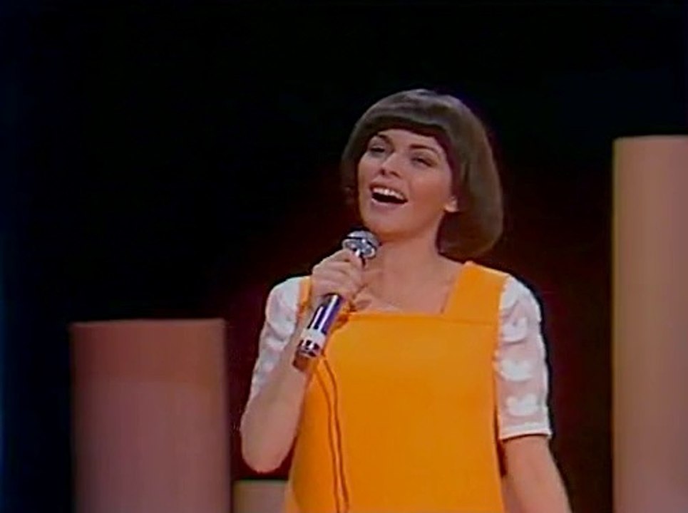 Mireille Mathieu - Emmène-moi Demain Avec Toi (Top À Charles Aznavour, 19.05.1973)