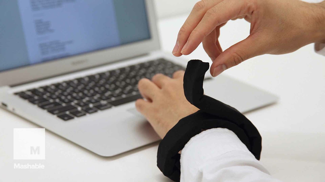 This MIT robot shape-shifts into various gadgets in seconds