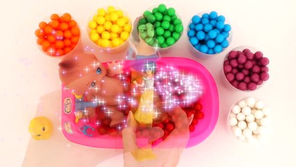 Learn Colors & Counting Baby Doll Bath Time Playing with Pez & Disney Princess Toys RainbowLearning