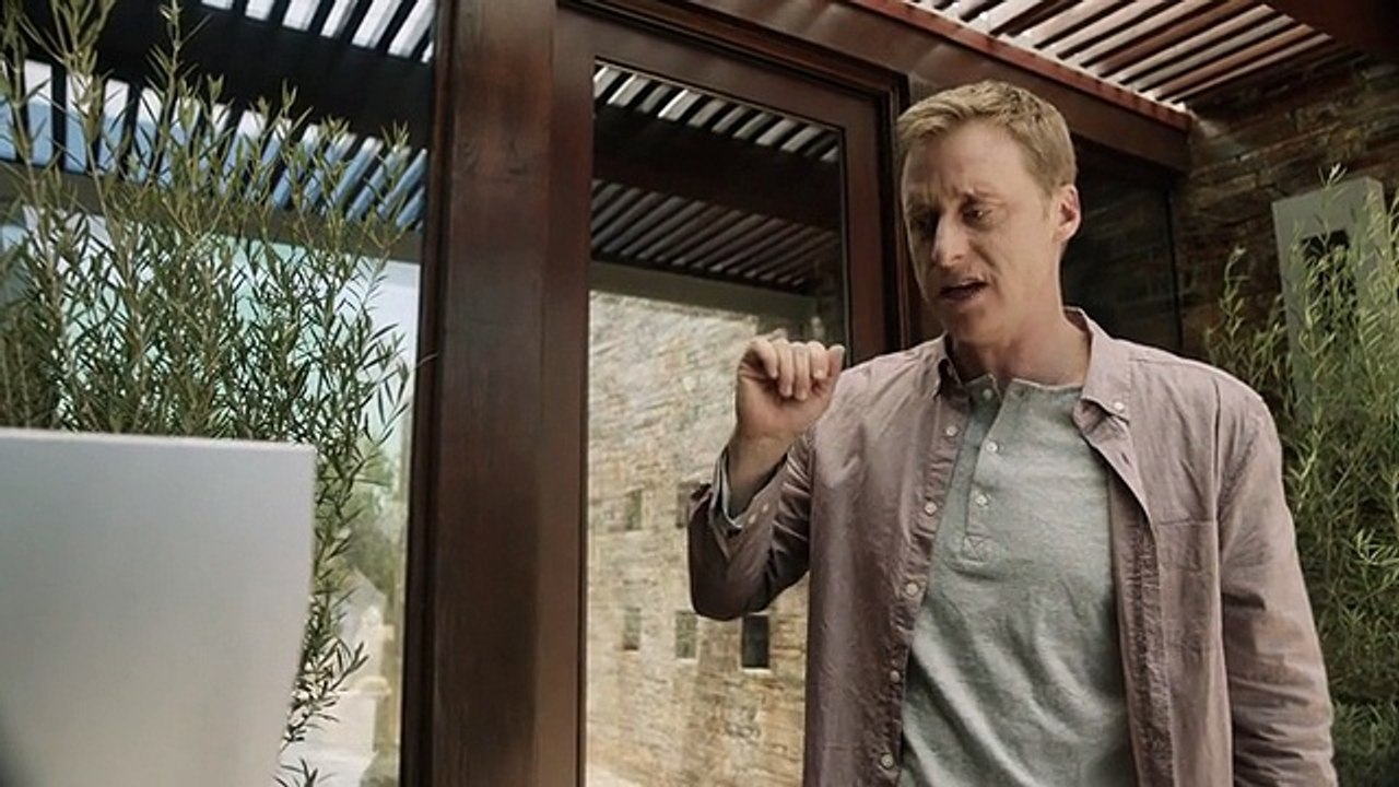 Con Man S1 E9 Sinking Feelings