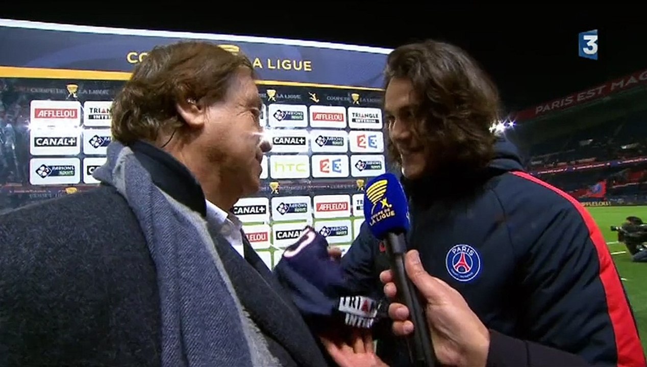 La cadeau de Cavani à Daniel Lauclair pour son départ à la retraite. Grande Classe