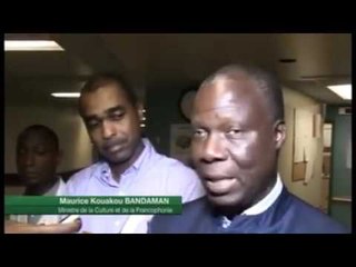 Le ministre Maurice Badaman auprès de Ismaël Isaac