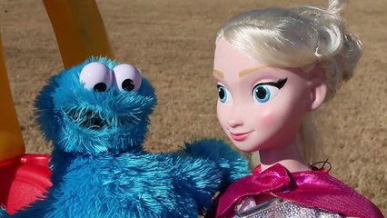My Size Frozen Elsa Car Crash☺Cookie Monster Cozy Coupe Elsa in Barbie Princess Costume