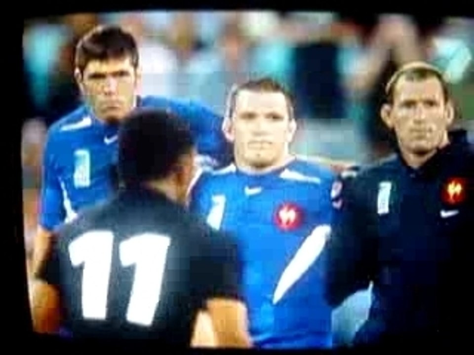 Rugby (!ALL BLACKS) HAKA - Carlos Spencer