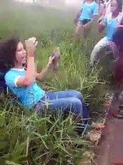 Esse vídeo merece ser compartilhado até que os agressores sejam identificados e punidos.