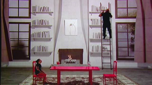 Another Kind Of Blue réalise une chorégraphie au sol en intégrant des effets numériques