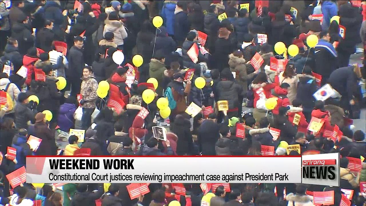 Pro-Park and anti-Park protestors holding rallies in Seoul