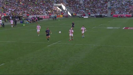 Le saut de Rasta Rasivhenge pour éviter un joueur