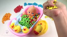 Baby doll bath time Play Learn colors - Teach colours for kids Children Toddlers
