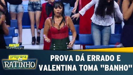 Prova dá errado no palco e Valentina acaba toda molhada