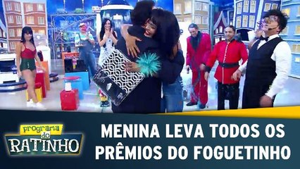 Menina fatura todos os prêmios do Foguetinho e fica emocionada