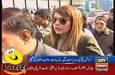 Cameraman Fell down While Capturing Ayyan Ali