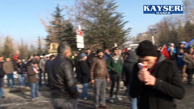 BAYRAĞINI ALAN OLAY YERİNE KOŞTU TEK SES TEK YÜREK OLDULAR