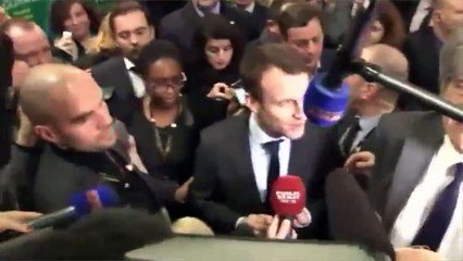 En Guadeloupe, Emmanuel Macron se lâche sur du zouk