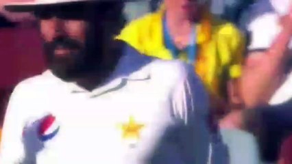 MISBAH UL HAQ TAKES A STUNNER VS AUSTRALIA!!!!!! IS HE 42 OR 24??????