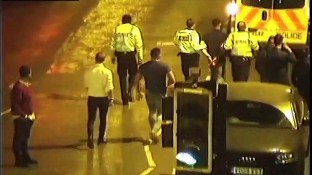 Il frappe un policier sans raison et lui casse la mâchoire