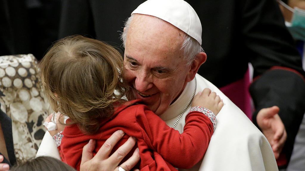 Video Tanti auguri Papa Francesco! 80 candeline spente con i più deboli