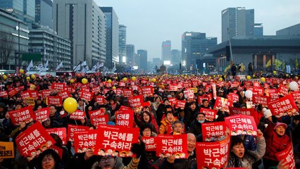 Download Video: Südkoreas Bevölkerung gespalten: Demonstrationen für und gegen Präsidentin Park