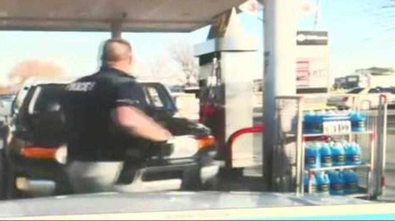 Après un car-jacking, un voleur tente de s'enfuir !