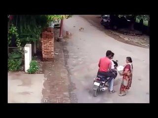 Shocking Chain Snatching