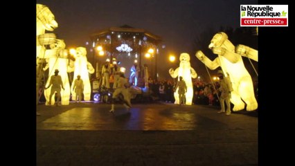 VIDEO. Châtellerault. Déambulation féerique et mystique avec " Gueules d'Ours"