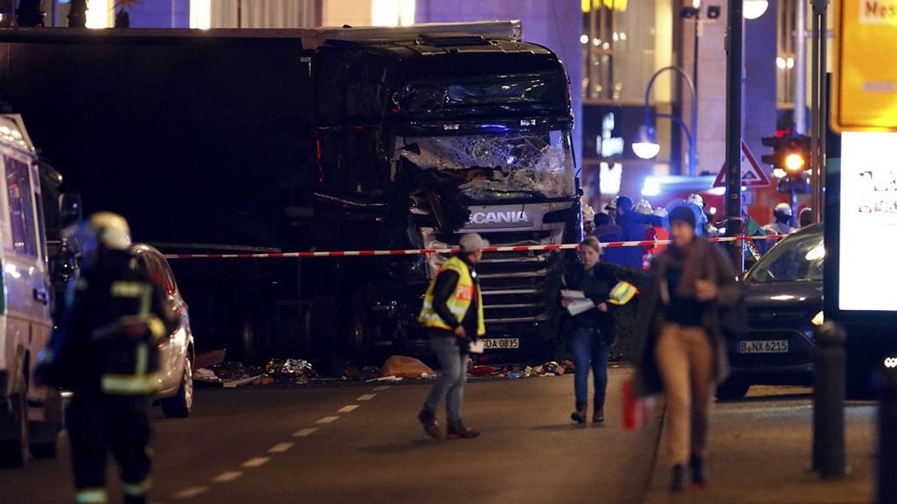 Berlin: LKW rast in Weihnachtsmarkt - 9 Tote