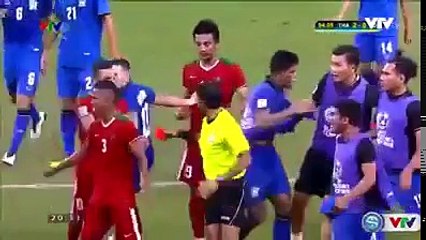 Detik Detik Abduh Lestaluhu Mendapatkan Kartu Merah Saat Final Piala AFF SUZUKI CUP 2016