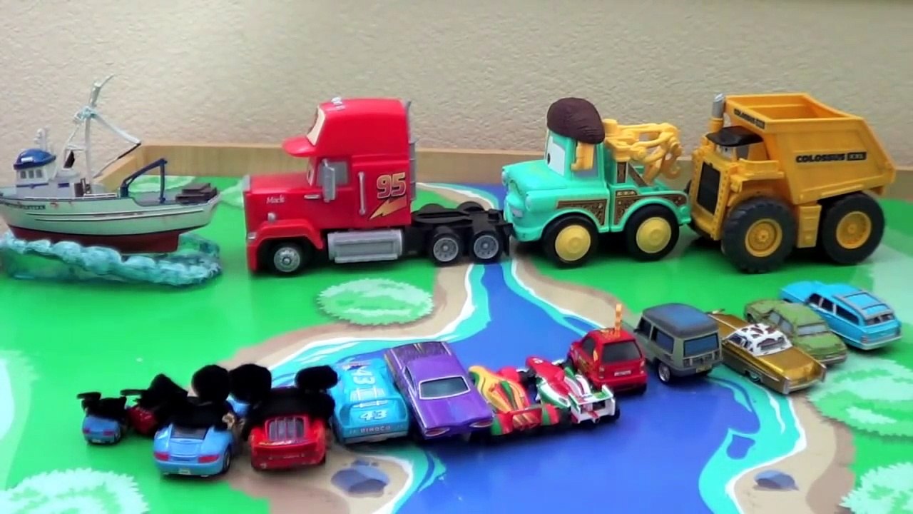 Lightning McQueen Family Visit Carsland Tractor Tipping Ride, Luigis Tires Radiator Springs Racers