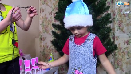 Наряжаем Елку Много Игрушек Украшаем Елку С Ярославой и Ритой Видео для детей