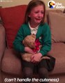 I dhuruan dhuratëm që kishte ëndërruar për Krishtlindje. Shikoni reagimin prekës të vajzës (Video)