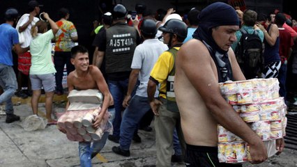 Tải video: Maduro prorroga la validez de los billetes de 100 bolívares tras las protestas contra el corralito