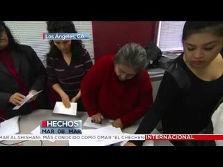 Mujer inmigrante ora porque sus hijos se libren de la deportación