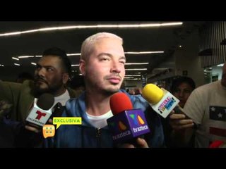 J Balvin conmovido en el aeropuerto de la Ciudad de México
