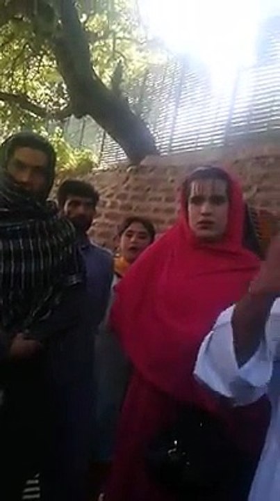 A Khawaja Sara is Doing Tableegh