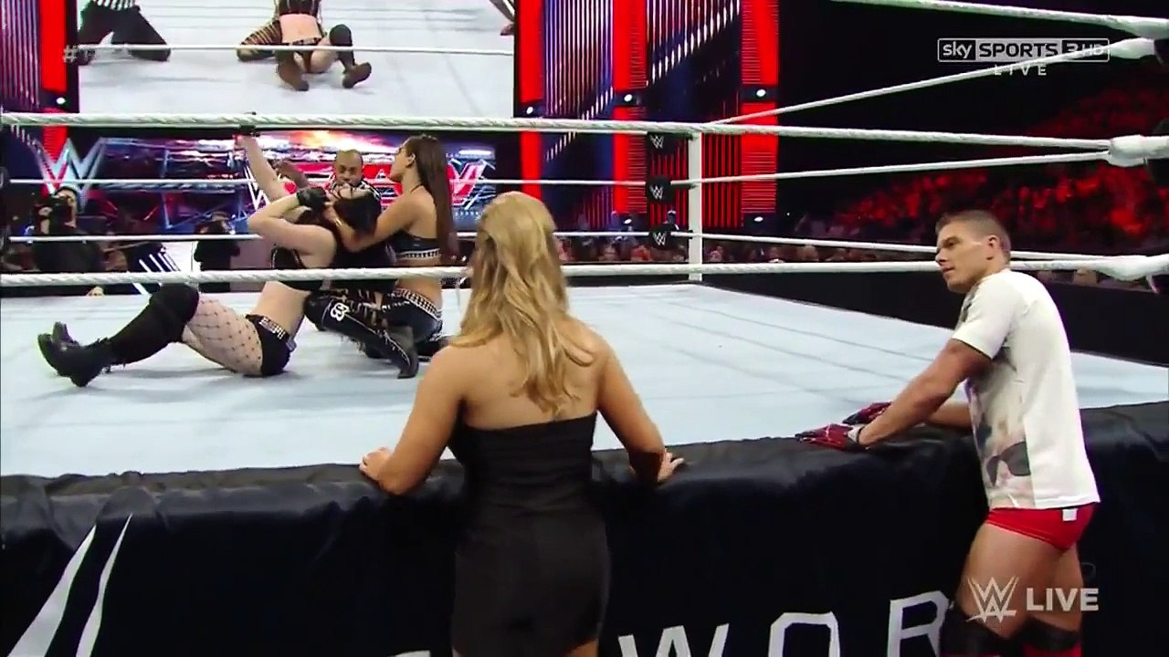 720pHD WWE RAW Paige vs Brie Bella (Tyson Kidd make distraction)