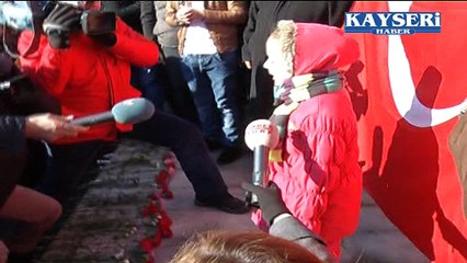 ŞEHİT AİLELERİ HAİN SALDIRININ OLDUĞU YERDE TERÖRE LANET YAĞDIRDI