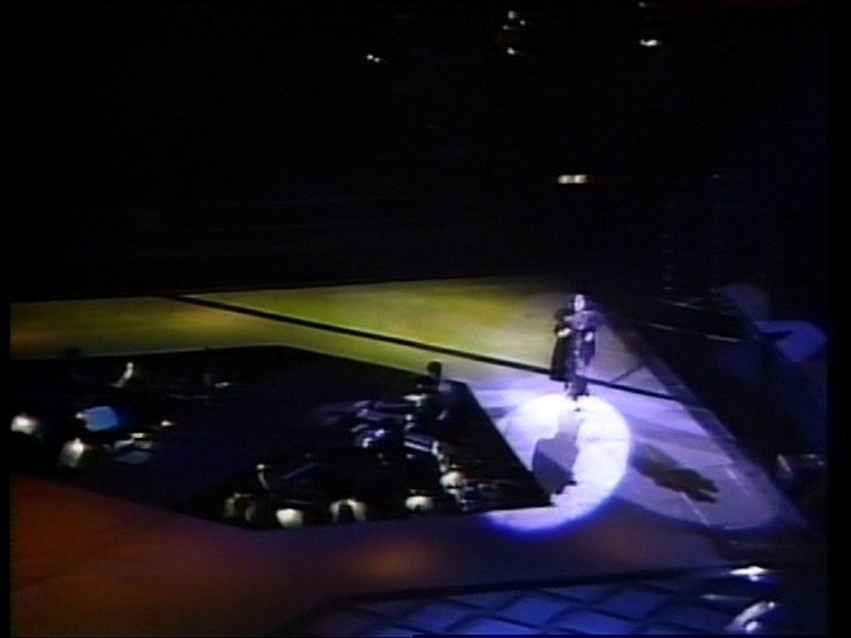 百變梅艷芳再展光華87-88演唱會: 05.Medley-戀之火+殘月碎春風