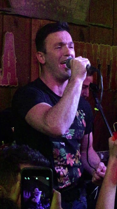 Diego Cantando No Villa Coutry