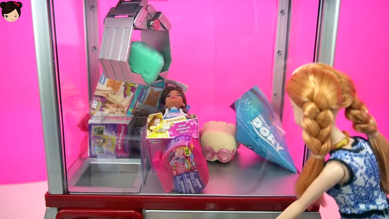 Barbie, Soy Luna, Elsa y Harley Queen - Juegan con la Maquina La Garra por Juguetes Sorpresa