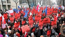 El presidente polaco se reúne con los partidos y las protestas siguen en la calle