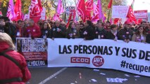 Cientos de personas acuden a manifestación de sindicatos