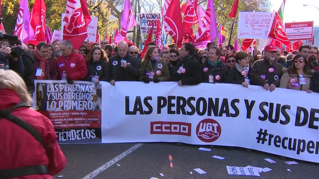 Cientos de personas acuden a manifestación de sindicatos