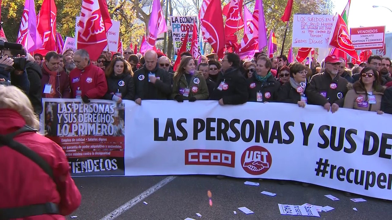 Cientos de personas acuden a manifestación de sindicatos