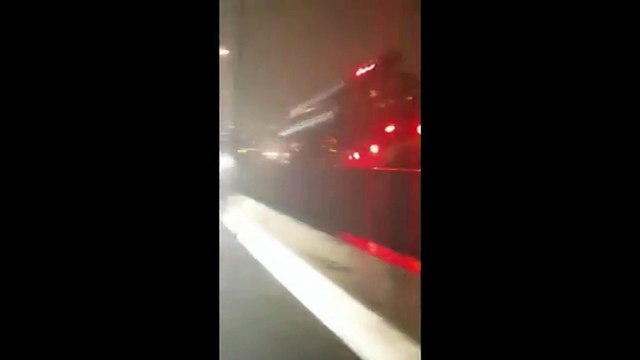 Etats-Unis : un camion-citerne se retourne et explose