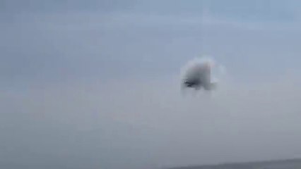 Mur du son d'un avion de chasse au-dessus de la plage !! FA 18 Super Hornet