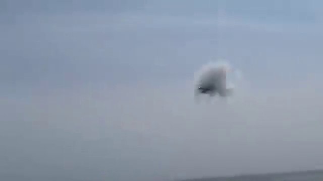 Mur du son d'un avion de chasse au-dessus de la plage !! FA 18 Super Hornet