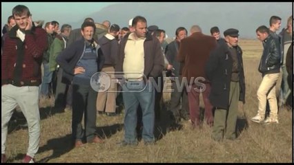Ora News - Korçë, banorët në protestë për tokën: Aeroporti, projekt fantazëm