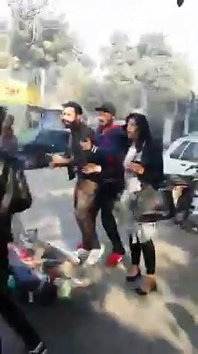 Famous singer bilal saeed in action at civil courts...