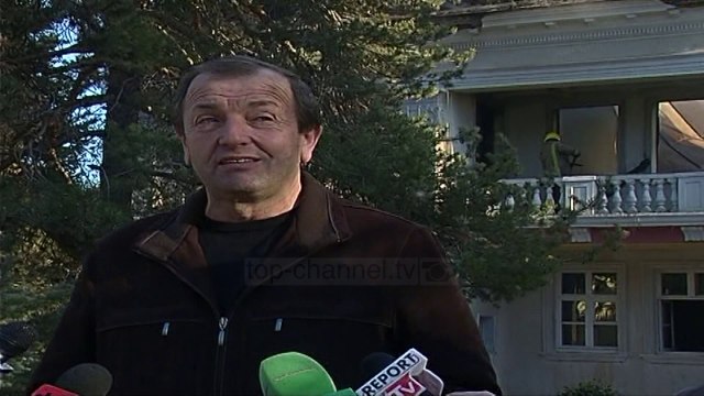 Zjarr në Pallatin e Kulturës në Maliq - Top Channel Albania - News - Lajme