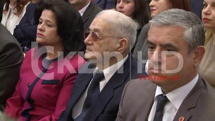Presidenti dekoron Themistokli Gërmenjin